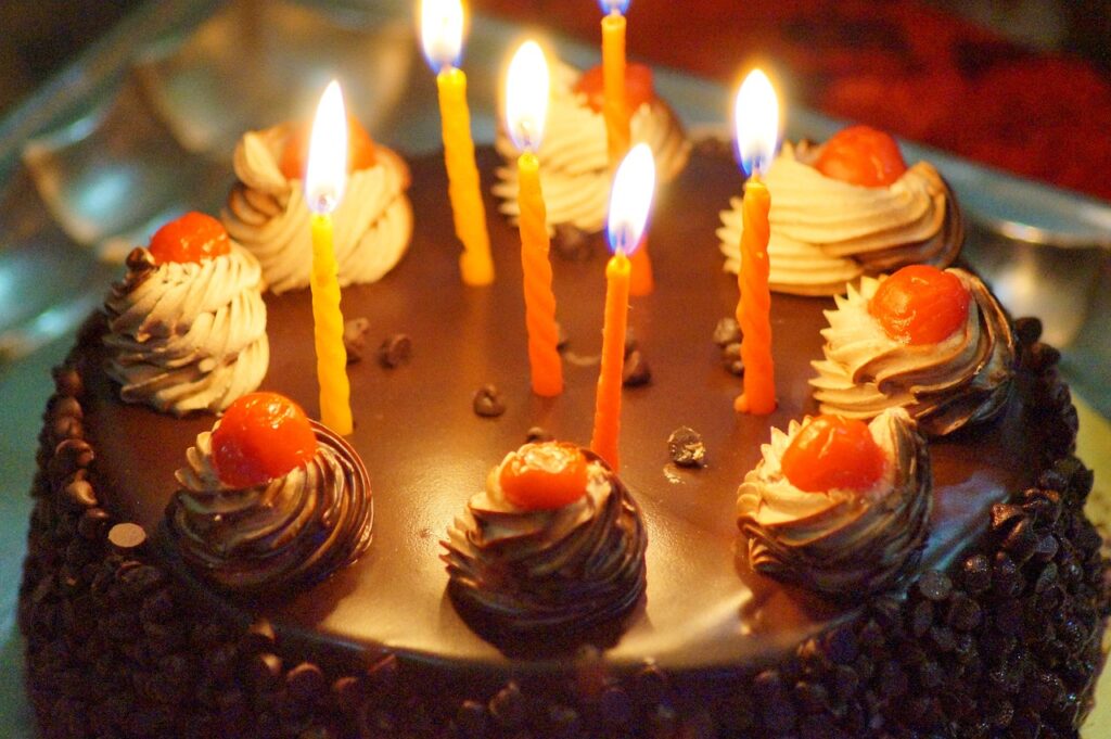 cake, candles, celebration-163362.jpg